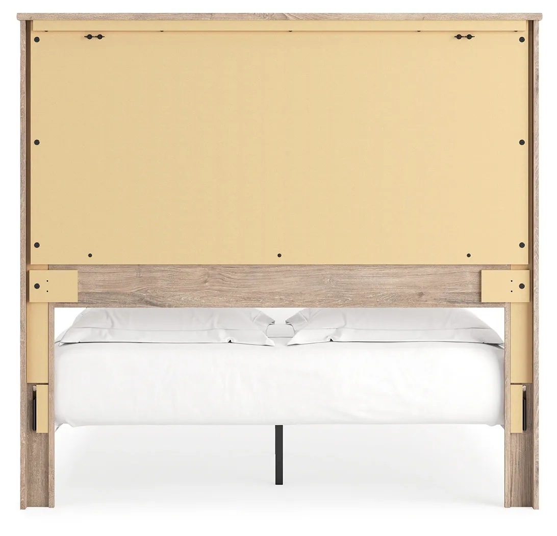 Senniberg Queen Panel Bed with Mirrored Dresser and Chest in Light Brown/White